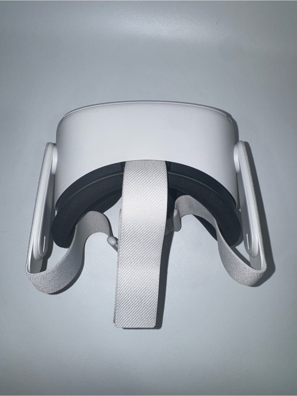 New Oculus Quest 2 128 GB VR Headset with Touch Controllers - White - Picture 4 of 13